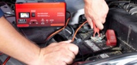 Нужно ли вынимать из машины аккумулятор, чтобы зарядить?